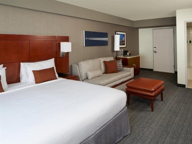 Courtyard By Marriott Angeles Lax / Century Boulevard Hotel